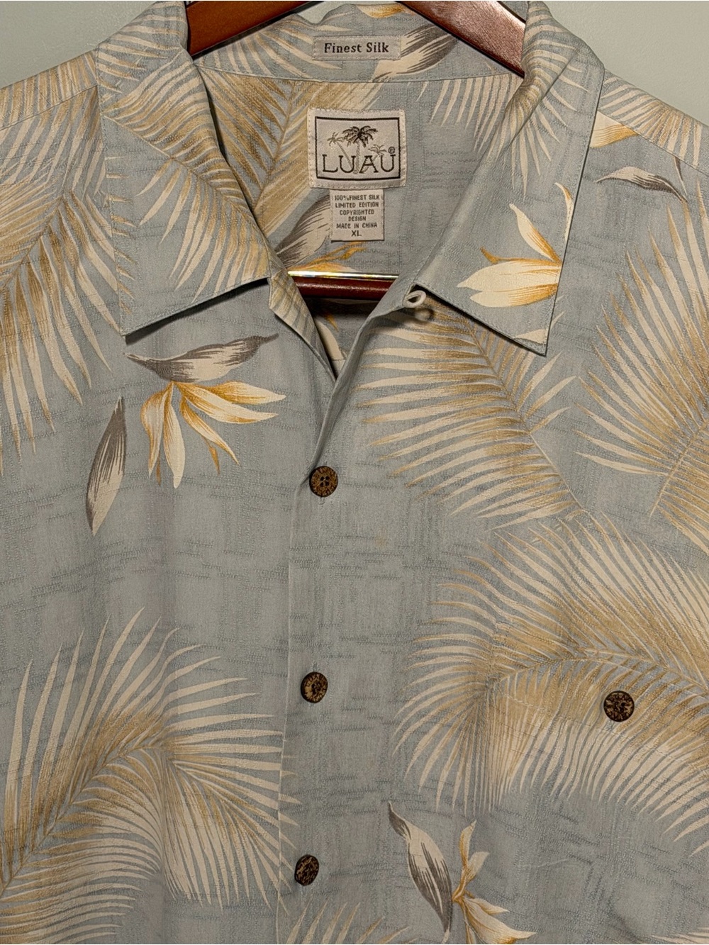 Luau Brand Island Style Men’s Light Blue Tropical 100% Silk Shirt